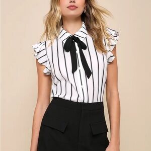 Lulu’s NWT Black and White Striped Tie-Neck Top